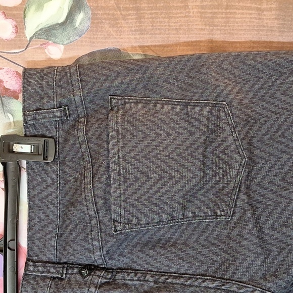 PRANA JEANS SIZE 12 CHEVRON PRINT IN DARK GRAY AND DARK PURPLE. - Picture 5 of 9